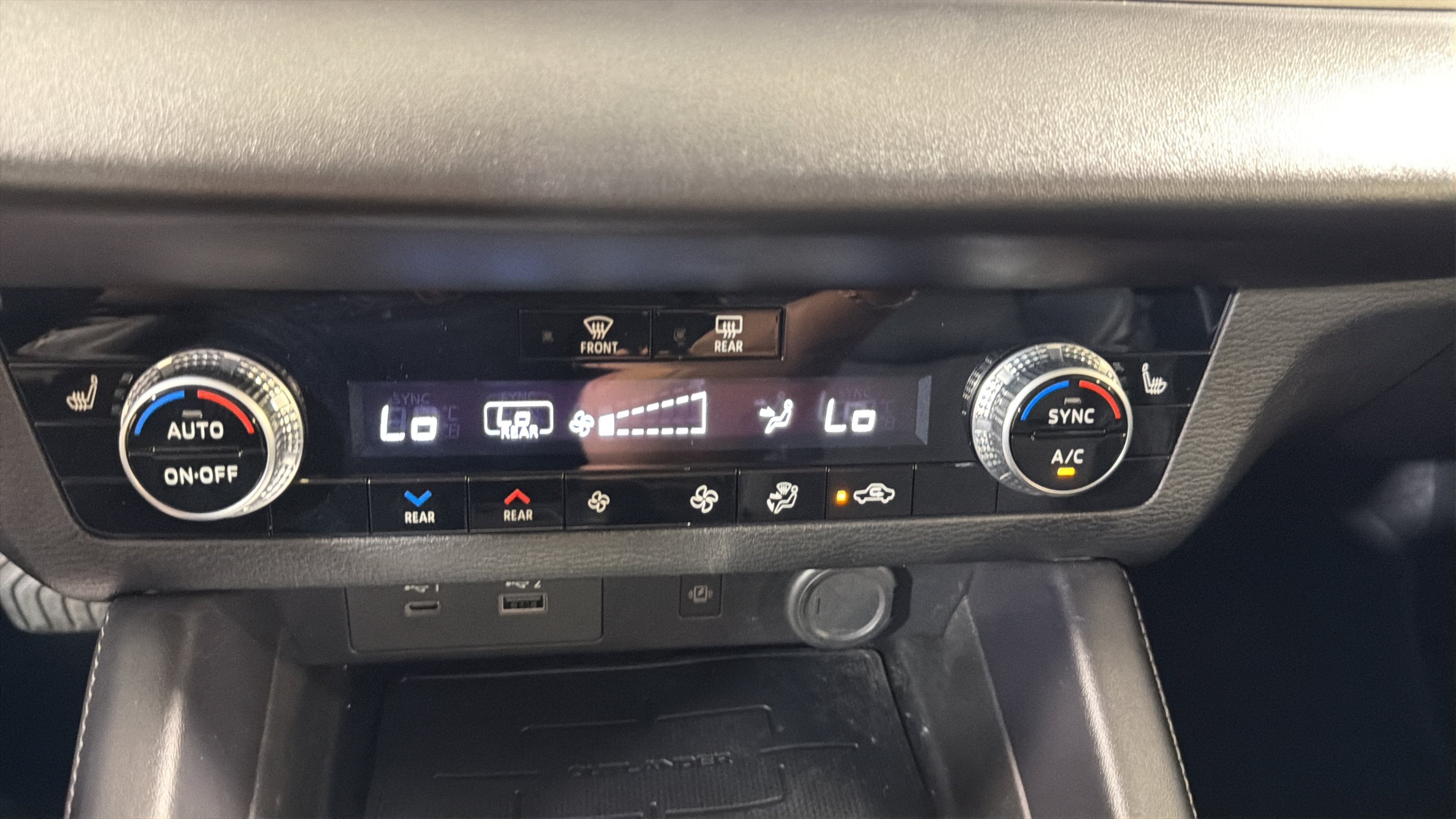 Used 2024 Mitsubishi Outlander SEL FWD image 17