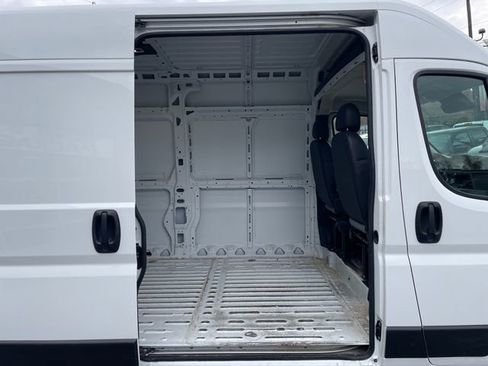 Used 2025 RAM ProMaster 2500 w/ Convenience Group FWD image 12
