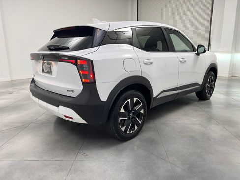 Used 2025 Nissan Kicks SV AWD/4WD image 9