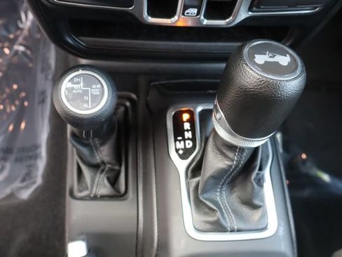 Used 2024 Jeep Wrangler Unlimited Sahara AWD/4WD image 32
