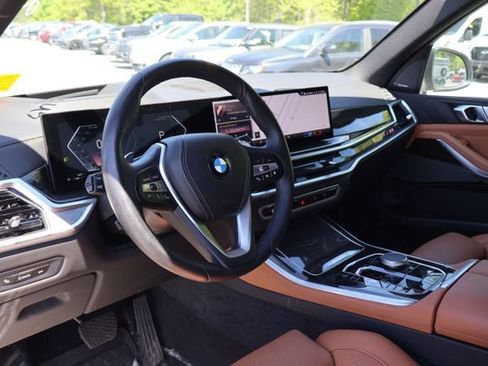 Used 2024 BMW X5 xDrive40i w/ Premium Package AWD/4WD image 9