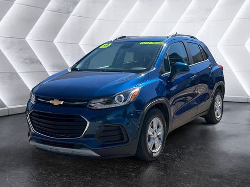 Used 2019 Chevrolet Trax LT FWD image 3