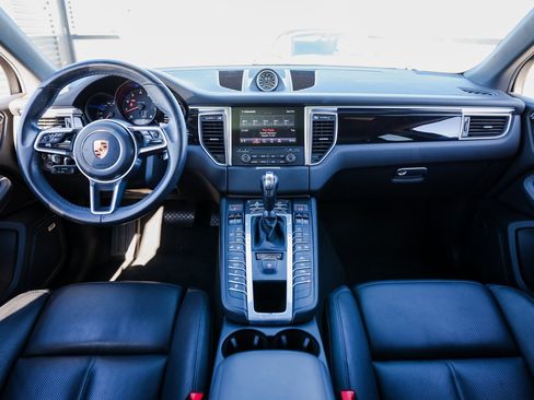 Certified 2018 Porsche Macan Sport Edition image 24