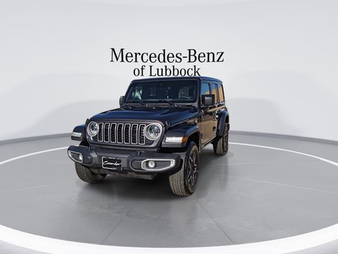 Used 2025 Jeep Wrangler Unlimited Sahara AWD/4WD image 4