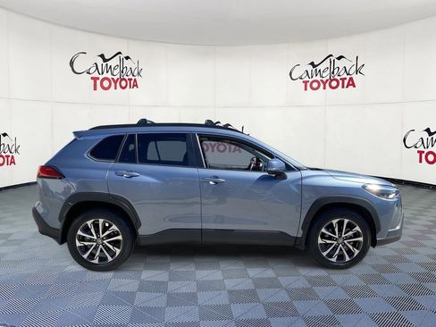 Used 2024 Toyota Corolla Cross XLE w/ Convenience Package image 8