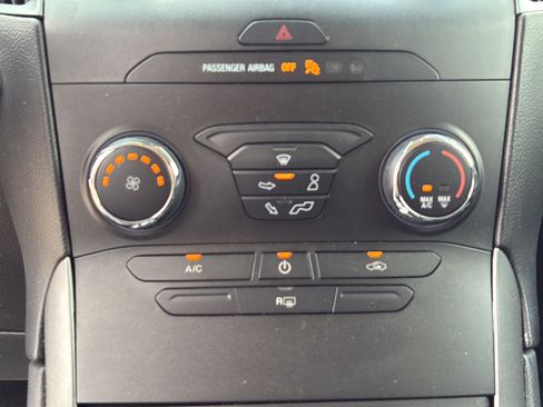 Used 2019 Ford Edge SE FWD image 25