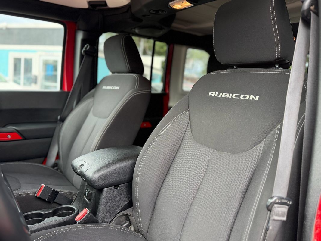 Used 2014 Jeep Wrangler Unlimited Rubicon w/ Connectivity Group AWD/4WD image 13