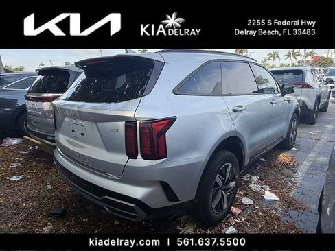 Certified 2022 Kia Sorento EX w/ Panoramic Sunroof Package FWD image 7