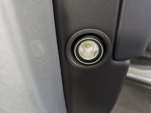 Used 2022 Rivian R1T Adventure image 30