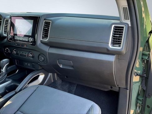 Used 2024 Nissan Frontier SV image 21