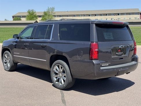 Used 2018 Chevrolet Suburban LT w/ LT Signature Package AWD/4WD image 7