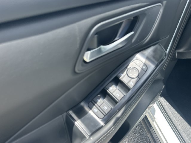 Used 2026 Nissan Rogue SV w/ Cold Weather Package FWD image 15
