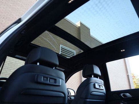 Used 2021 BMW ALPINA XB7 image 32