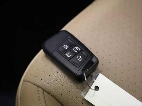 Used 2021 Volkswagen Jetta SE w/ SE Cold Weather Package image 25