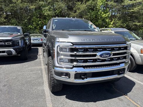 Used 2025 Ford F350 Lariat w/ Chrome Package image 2