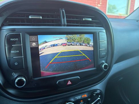 Used 2025 Kia Soul LX w/ LX Technology Package FWD image 22