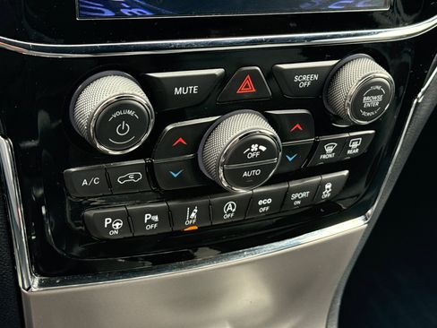 Used 2019 Jeep Grand Cherokee Limited AWD/4WD image 16