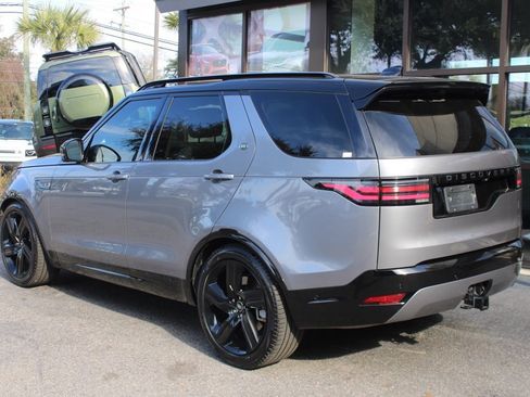 Certified 2025 Land Rover Discovery Dynamic SE image 9