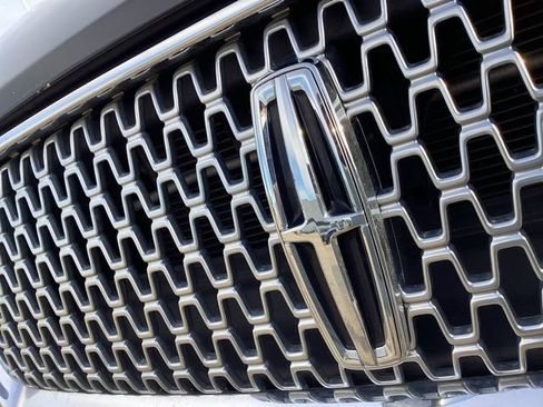 Used 2017 Lincoln MKZ Premiere FWD image 3