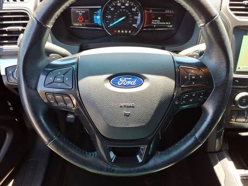 Used 2017 Ford Explorer XLT w/ Equipment Group 202A AWD/4WD image 13