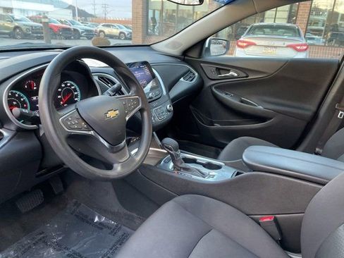 Used 2025 Chevrolet Malibu LT image 9
