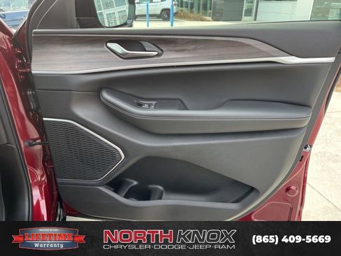 New 2026 Jeep Grand Cherokee L Limited w/ Limited Altitude Package AWD/4WD image 31