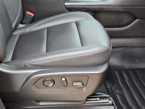 Used 2024 Chevrolet Suburban Z71 w/ Off-Road Capability Package image 29