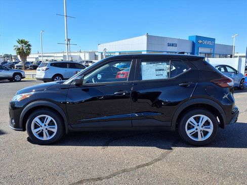 New 2025 Nissan Kicks Play S image 4