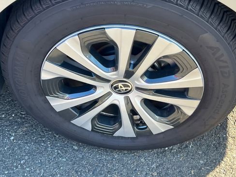 Used 2021 Toyota Prius Prime LE FWD image 22