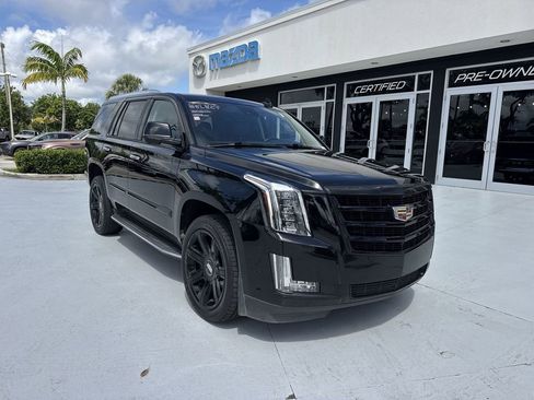 Used 2020 Cadillac Escalade Luxury AWD/4WD image 7