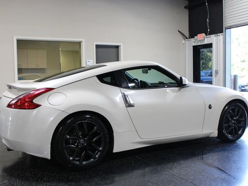 Used 2015 Nissan 370Z Coupe w/ Aerodynamics Package RWD image 3