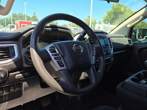 Used 2018 Nissan Titan SV AWD/4WD image 12