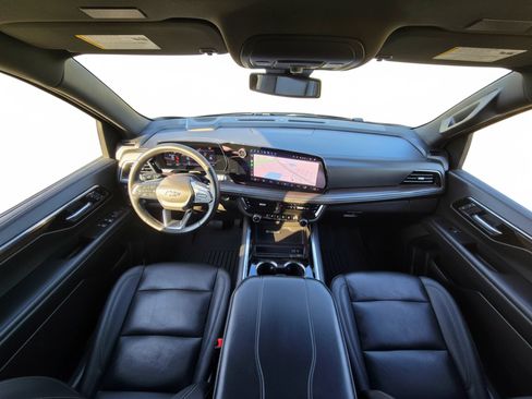 Used 2025 Chevrolet Suburban Z71 AWD/4WD image 11