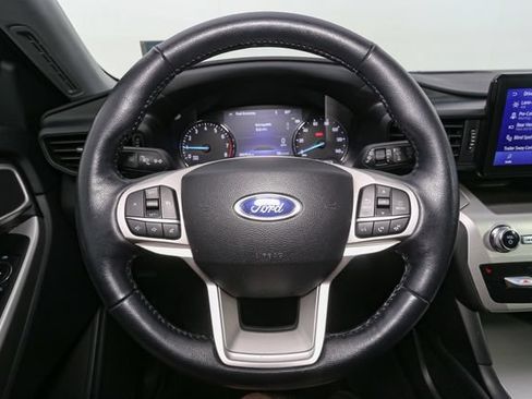 Used 2022 Ford Explorer XLT AWD/4WD image 30