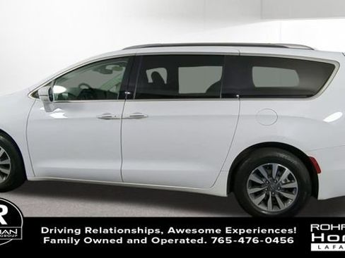 Used 2021 Chrysler Pacifica Touring-L image 6