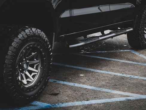 Used 2020 Chevrolet Silverado 1500 LT w/ Texas Edition image 26