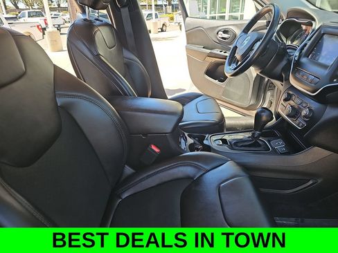 Used 2021 Jeep Cherokee Latitude Plus FWD image 10