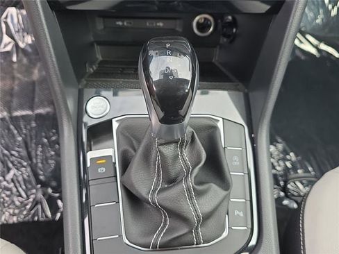 New 2025 Volkswagen Taos SE image 20