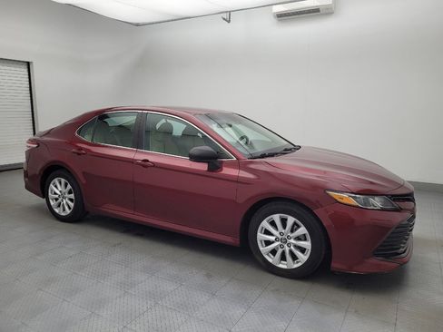 Used 2018 Toyota Camry LE image 11