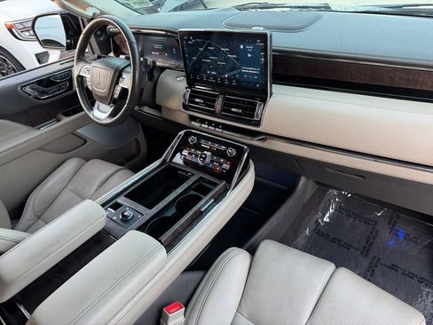 Used 2022 Lincoln Navigator L Reserve AWD/4WD image 25