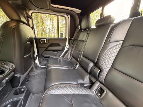 Used 2022 Jeep Gladiator Overland AWD/4WD image 14
