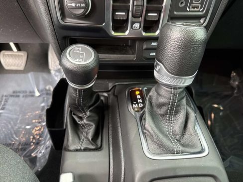 Used 2024 Jeep Wrangler Unlimited Sport AWD/4WD image 33