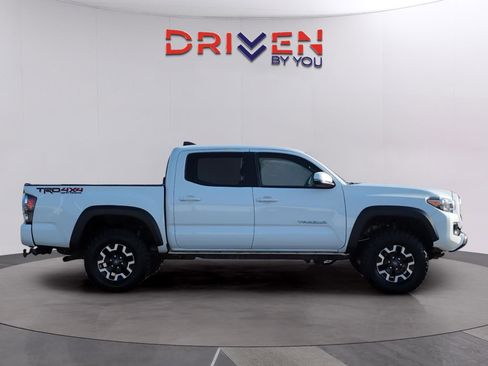 Used 2020 Toyota Tacoma TRD Off-Road w/ TRD Premium Off Road Package image 7