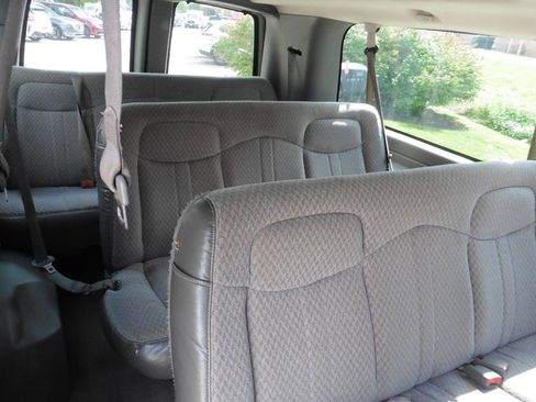 Used 2007 Chevrolet Express 3500 Extended Passenger RWD image 10