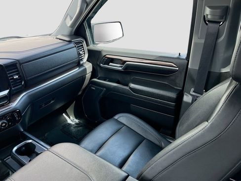 Used 2024 Chevrolet Silverado 1500 LT Trail Boss w/ Convenience Package II AWD/4WD image 25