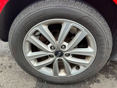 Used 2019 Kia Soul + image 14