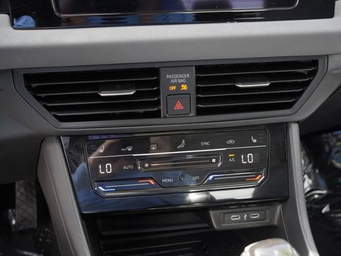 Used 2025 Volkswagen Jetta SE FWD image 12