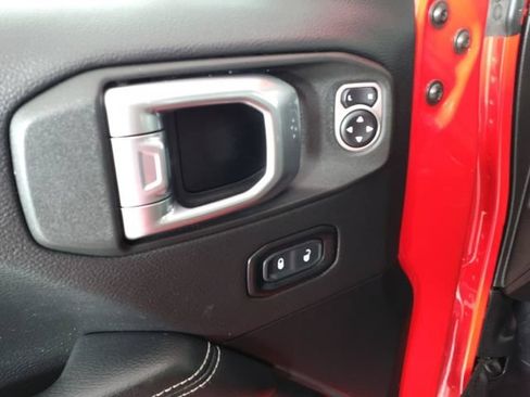 Used 2020 Jeep Gladiator Overland AWD/4WD image 10