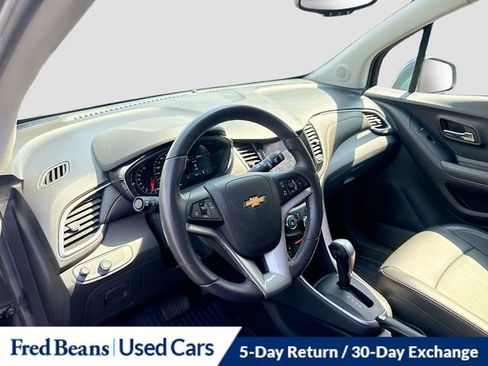 Used 2022 Chevrolet Trax LT w/ Premium Seat Package AWD/4WD image 10