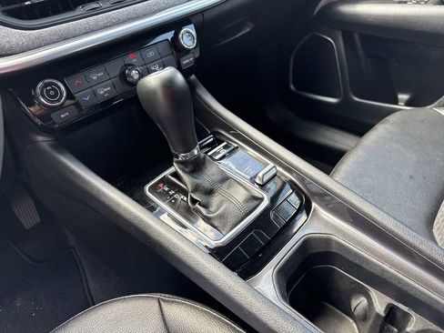 Used 2025 Jeep Compass Latitude AWD/4WD image 26